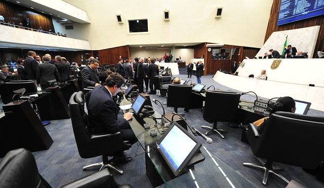 Ministério Público cobra gastos exagerados dos deputados estaduais do Paraná