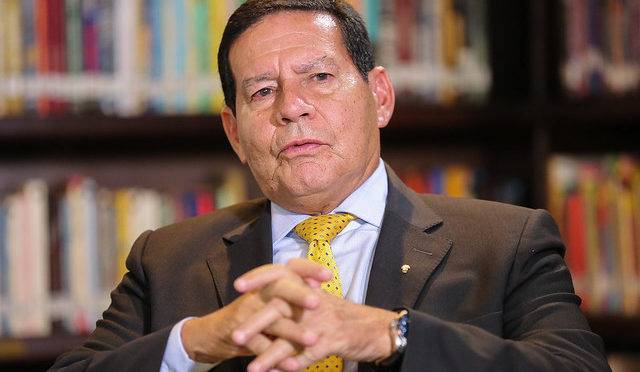 Papa e Igreja não são inimigos do Governo brasileiro, diz o vice-presidente Mourão