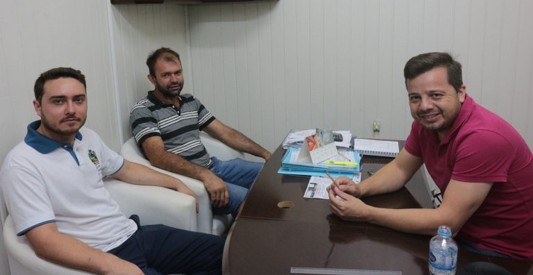 Vereador Christian Martins discute com representantes de Irineópolis problema da pesca do lambari