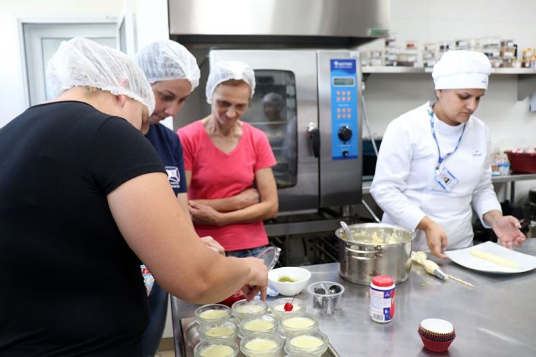 Mais merendeiras de União da Vitória se formam no curso de culinária