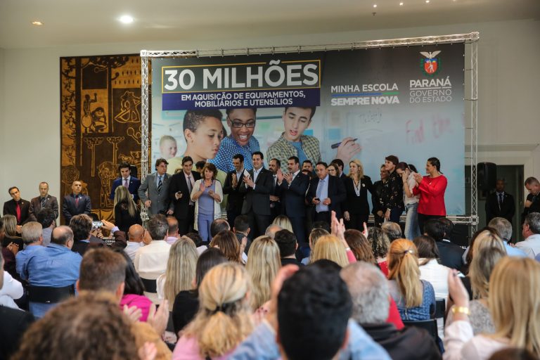 Governo do Paraná investe R$ 30 milhões em equipamentos para escolas