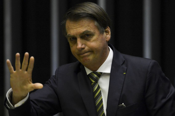 “Lula está solto, mas continua com todos os crimes nas costas”, diz o presidente Bolsonaro