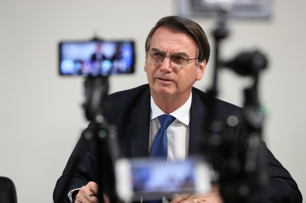 Presidente Jair Bolsonaro deve anunciar nesta terça-feira (12) sua saída do PSL