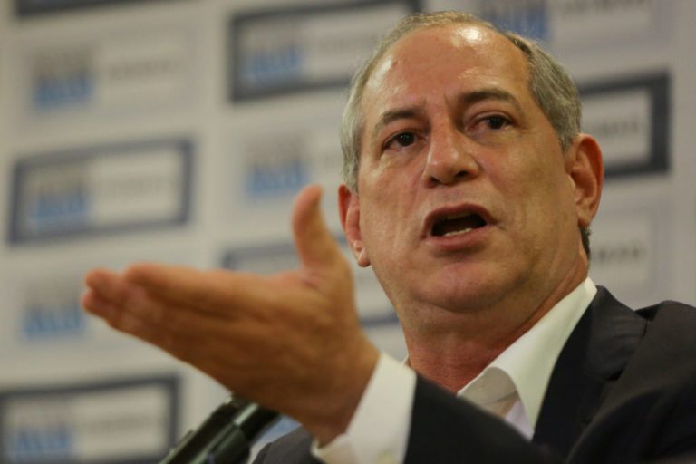 Ciro Gomes diz que Lula é ‘encantador de serpentes’ que finge ser candidato