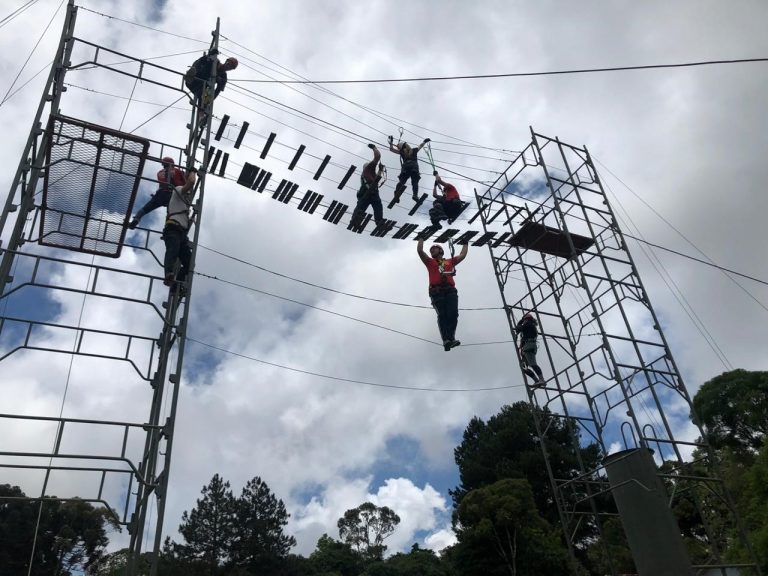 Acadêmicos e Brigadistas da Uniguaçu participam de treinamento na Academia Barro Preto