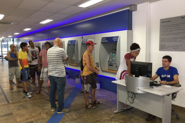 Agências bancárias funcionam normal nesta quinta-feira (26) e fecham no dia 31 (terça-feira) da semana que vem