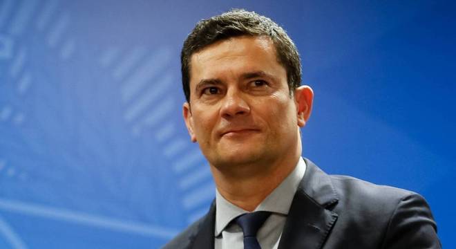 Ministro Sergio Moro é ovacionado em show do “rei” Roberto Carlos