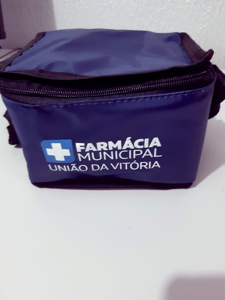 Pacientes diabéticos de União da Vitória recebem bolsas térmicas para armazenar insulina