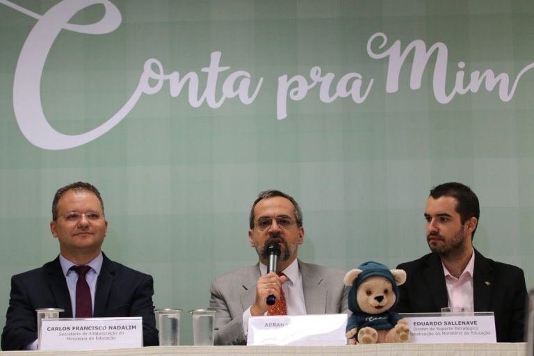 Ministério da Educação lança programa que estimula leitura infantil com familiares