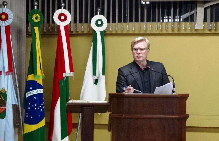 Câmara Municipal de Canoinhas aprova requerimento do vereador Mário Renato Erzinger manifestando descontentamento com o fechamento da Gerência Regional de Saúde