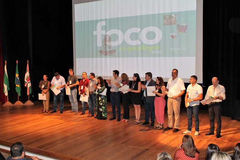 Educação do Paraná homenageia diretores de escolas que se destacaram em 2019