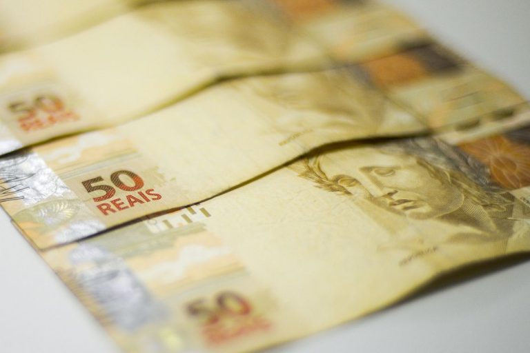 Limite de juros para cheque especial começou a valer nesta segunda-feira (06)