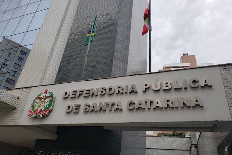 Pedido de impeachment do governador de Santa Catarina é pessoal e não tem o apoio da Defensoria Pública