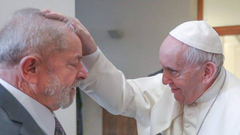 Papa Francisco recebeu Lula nesta quinta-feira (13/02) no Vaticano