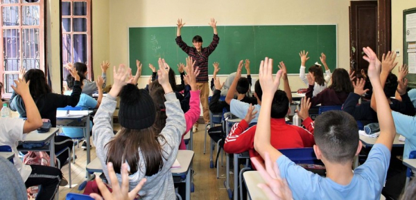 Mais de 1 milhão de alunos retornam às escolas estaduais do Paraná