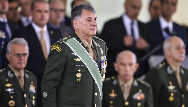 Comandante do Exército: Pandemia pode ser a “missão mais importante de nossa história”