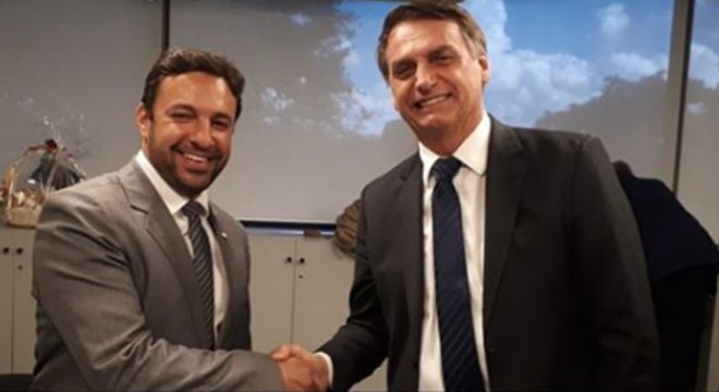 Deputado de Santa Catarina que foi com Bolsonaro aos Estados Unidos tem resultado positivo do coronavírus