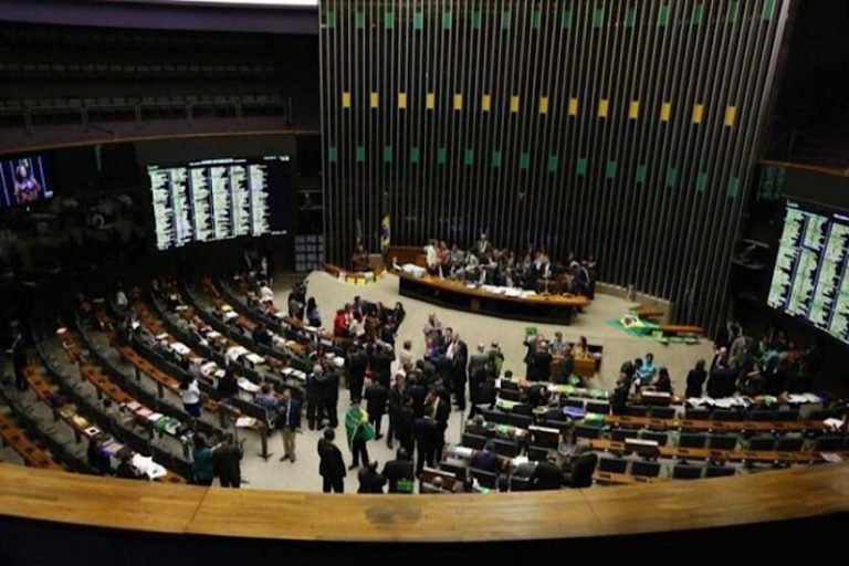 Uma terça-feira (03) decisiva para as relações de Bolsonaro com o Congresso Nacional