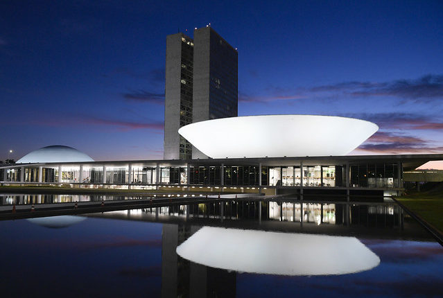 Senadores contrariam presidente Bolsonaro e defendem isolamento social para combater o coronavírus