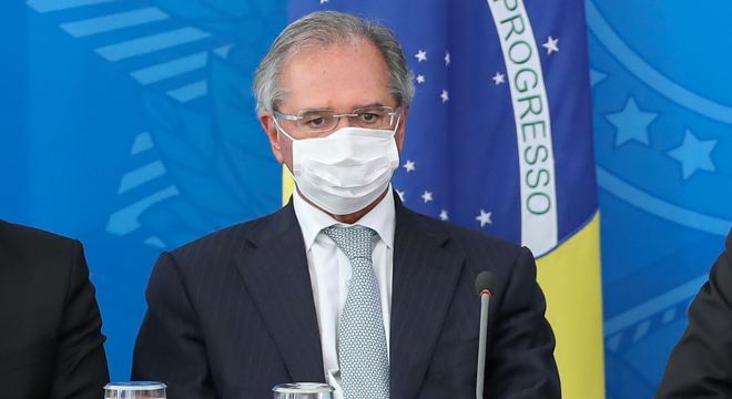 Ministro Paulo Guedes (Economia) diz que “vamos sair da crise antes de outros países, mas considera necessário o isolamento