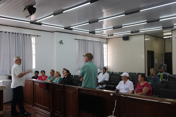 Vereador Élio Weber se reúne com agricultores e feirantes de Porto União