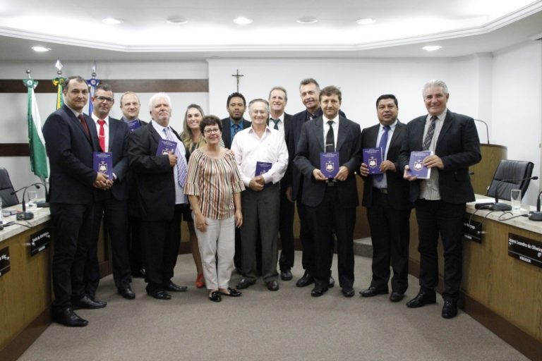 Na sessão ordinária desta segunda-feira (02), Câmara Municipal homanegeia o autor do Hino de União da Vitória