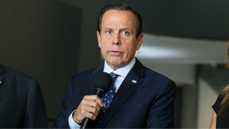 Saída de Mandetta seria “desastre”, diz Doria, governador de São Paulo