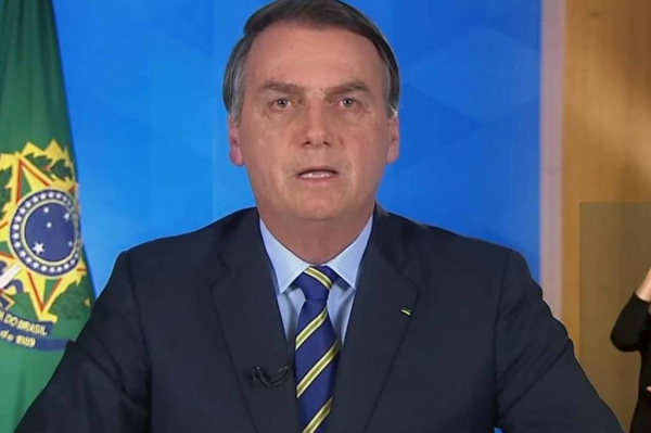 Tom do pronunciamento do presidente Bolsonaro muda após ouvir militares