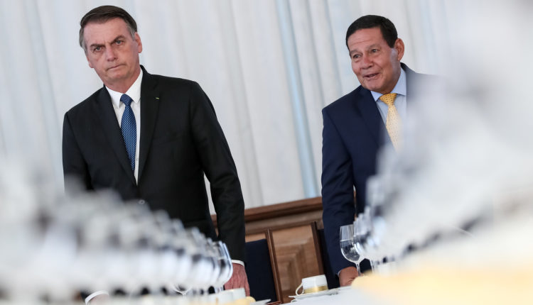 Bolsonaro e Mourão: dois artigos e uma leitura