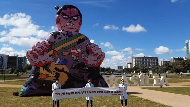 Manifestação com críticas a Bolsonaro no Dia Internacional da Enfermagem