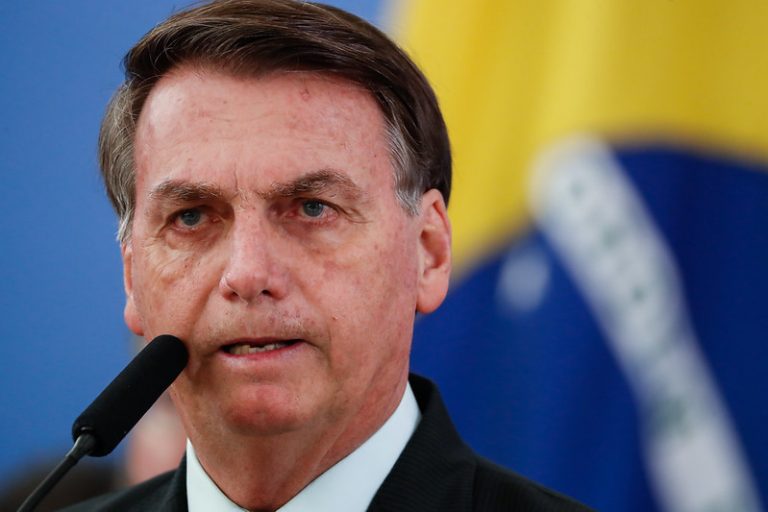 Presidente Bolsonaro, em reunião realizada na manhã desta quinta-feira (21), anuncia sanção do projeto que ajuda estados e municípios