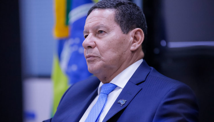 Vice-presidente Mourão diz “está faltando cada um entender o tamanho da sua cadeira”