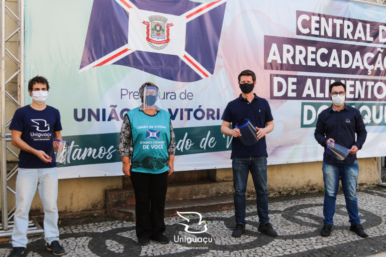 Uniguaçu entrega segunda remessa de máscaras faciais através de impressoras 3D