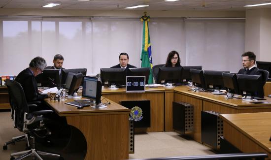 TRF-4 nega embargos de declaração de Lula e manteve condenação no processo do sítio Atibaia (Detalhes da decisão).