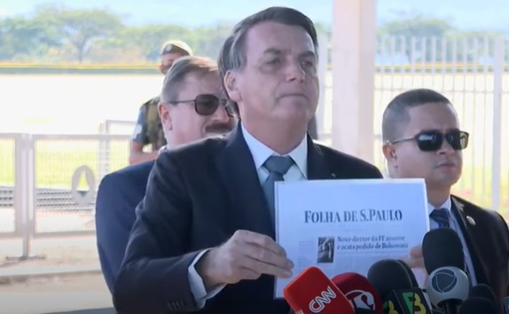 Presidente Bolsonaro manda jornalista calor a boca e diz que não interfere na Polícia Federal