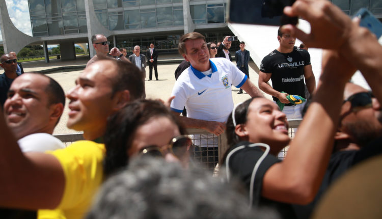 Bolsonaro teve 76% de votos em Umuarama, mas comunidade impediu caravana que pretendia ir a Brasília