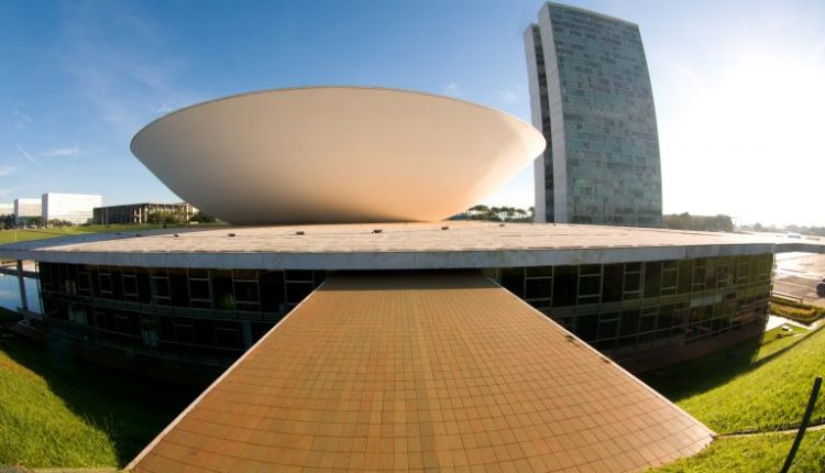 Novo salário mínimo, convocação de Heleno, Polícia Federal e uso de máscara, são temas do Congresso Nacional