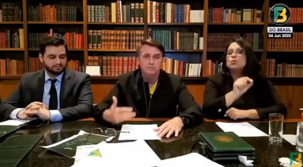 Bolsonaro: “Muitos idiotas acreditaram na existência de um gabinete do ódio”