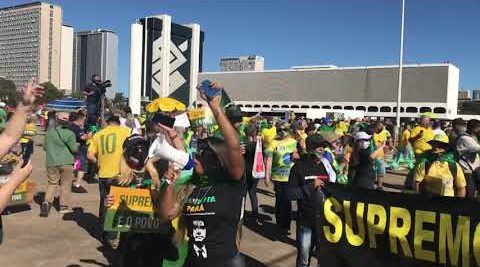 Atos a favor e contra o governo são realizados neste domingo (21) em Brasília