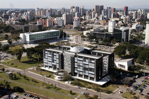 Governador Ratinho Junior encaminha à Assembleia Legislativa mensagem que congela os salários dos servidores