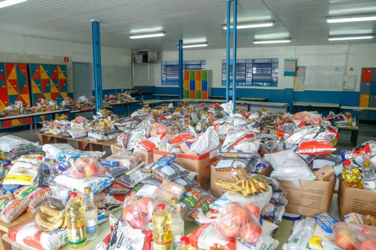 Governo do Paraná repassa 25 mil toneladas de alimentos para a merenda escolar