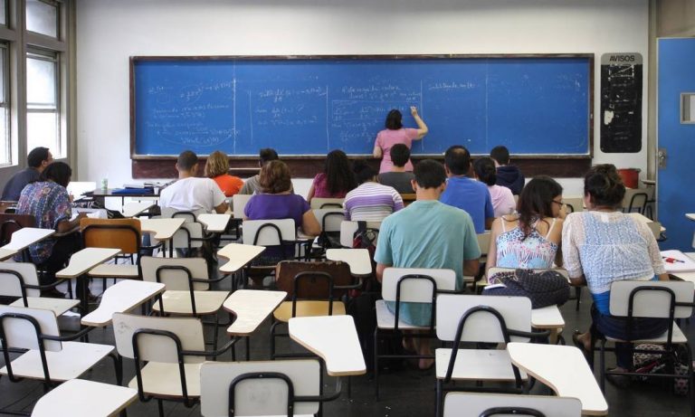 Estudo mostra que o Brasil tem os profissionais da educação com uma das mais baixas remunerações no mundo