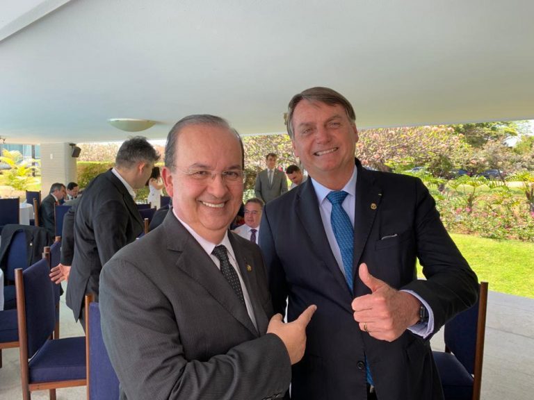 Senador Jorginho de Mello é o novo líder do presidente Bolsonaro no Congresso Nacional e Marcos Colla comemora