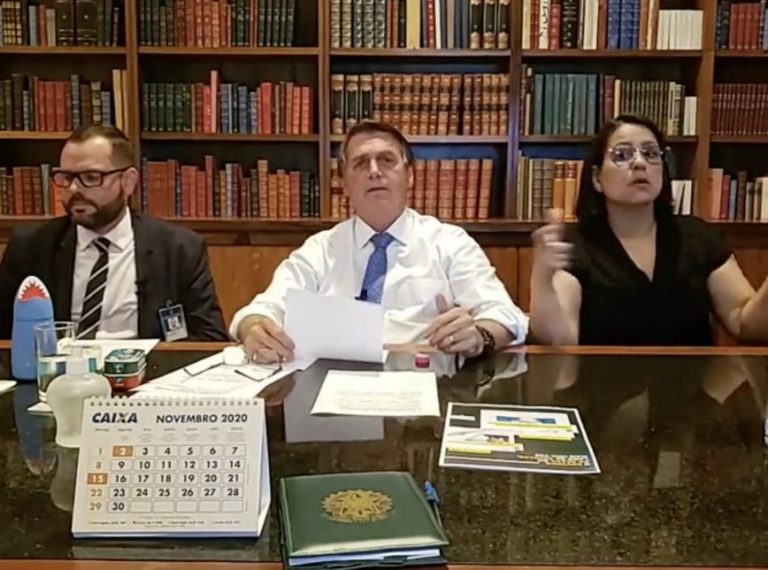 Presidente Jair Bolsonaro volta a defender voto impresso em 2022