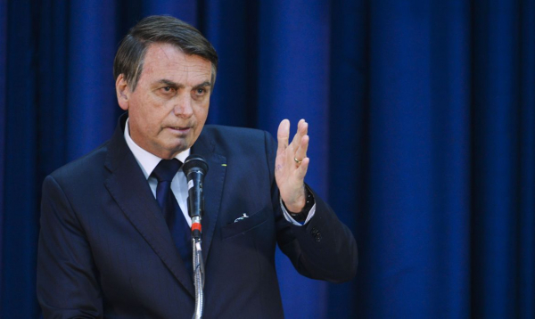 Presidente Bolsonaro reconhece que salário mínimo “está baixo, mas não tem de onde tirar dinheiro para aumentar”