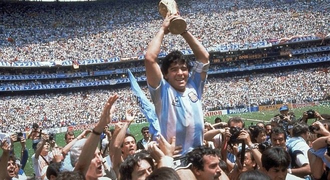 Aos 60 anos, morreu o mito argentino Diego Maradona