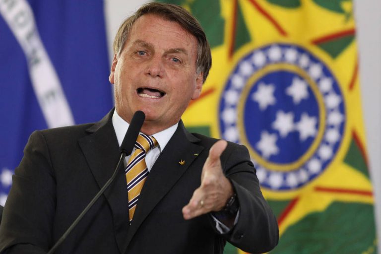 Militares recomendam moderação ao presidente Jair Bolsonaro