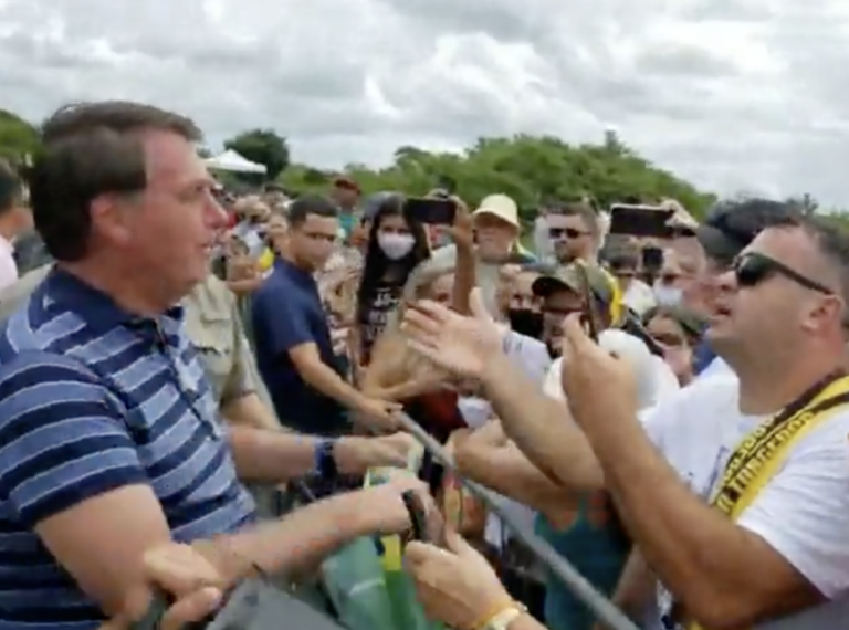 Contrariando especialistas em saúde e até o Ministério da Saúde, Bolsonaro disse que já teve a melhor vacina: o vírus!