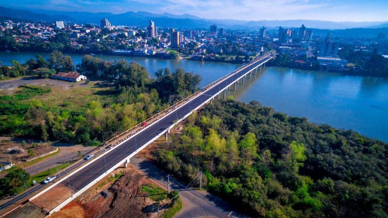 A importância da ponte ‘José Richa’ que liga o centro da cidade ao distrito de São Cristóvão