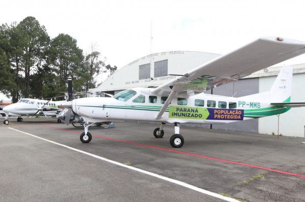 Está pronta a estrutura para distribuição de vacinas no Paraná e até aeronaves serão usadas